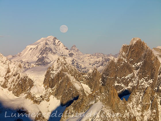Lever de lune sur le Grand Combin, Valais