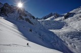 Descente en poudreuse du glacier du Tacul, Massif du Mont-Blanc, Haute-savoie, France