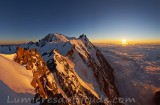 Lumieres du couchant sur le Mont-Blanc et l'aiguille du Midi