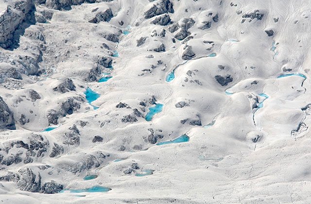 Glacier lakes on the Geant glacier