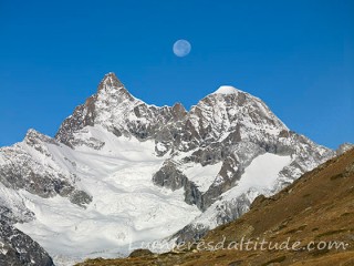 Lever de lune sur l'Obergabelhorn, Valais, Suisse