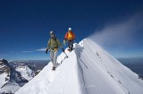 Alpinistes sur l'arete est du monsch, oberland, suisse
