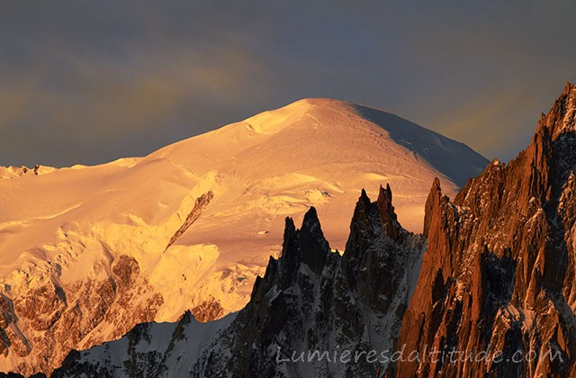 Lever du jour sur le Mont-Blanc et les aretes du Diable
