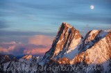 Lever de lune sur les Grandes Jorasses, Chamonix, France