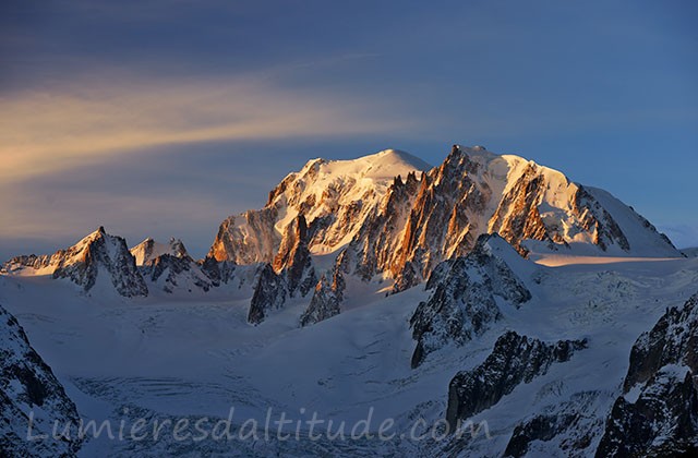 Premieres lueurs sur le Mont-Blanc
