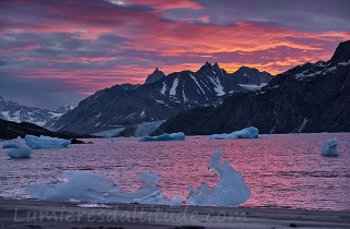 Groenland, coucher de soleil sur le glacier Karale