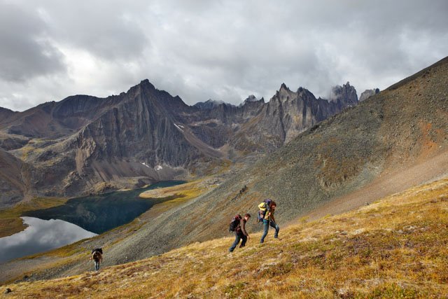 Tombstone mountains, Grizzly lake